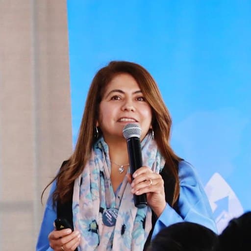 Mirta Ibañez durante una presentación de dōTERRA
